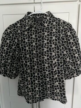 Gracia Black Shirt with White Chain-Link Pattern
